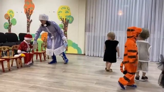 Утренник "В гостях у ёлочки"-первая младшая группа "Сказка" смотреть онлайн