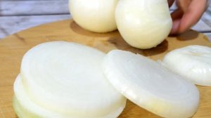КАК ВКУСНО ЗАПЕЧЬ КРАСНУЮ РЫБУ В ДУХОВКЕ. РЕЦЕПТ ПРИГОТОВЛЕНИЯ РЫБЫ НА ЛУКОВОЙ ПОДУШКЕ.