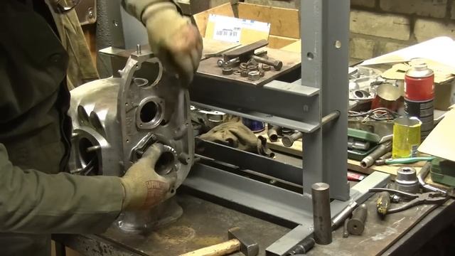 Трицикл на базе мотоцикла Урал / 4 серия / Разборки с двигателем и обзор трубогиба Гиббон Про смотреть онлайн