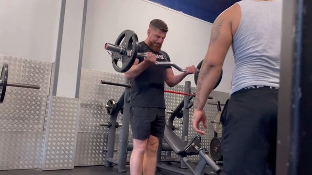 Mini vlog | shoulder triceps biceps day | road to  shredded EP.1