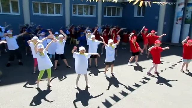 ФлешМоб "Вперёд, Россия!" ВыТворяшки ГДК Красноармейск смотреть онлайн