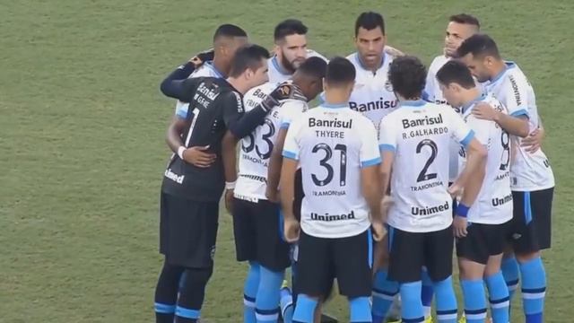 Футболист не смог больше терпеть смотреть онлайн