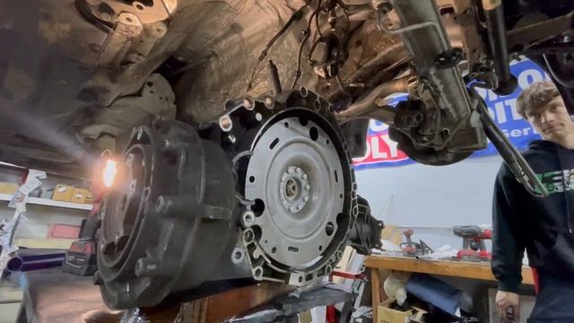 Going Clutch. Audi S4 Clutch replacement! смотреть онлайн