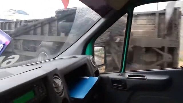 Перевернувшийся в Новороссийске зерновоз, блокировал полосу дорожного движения смотреть онлайн