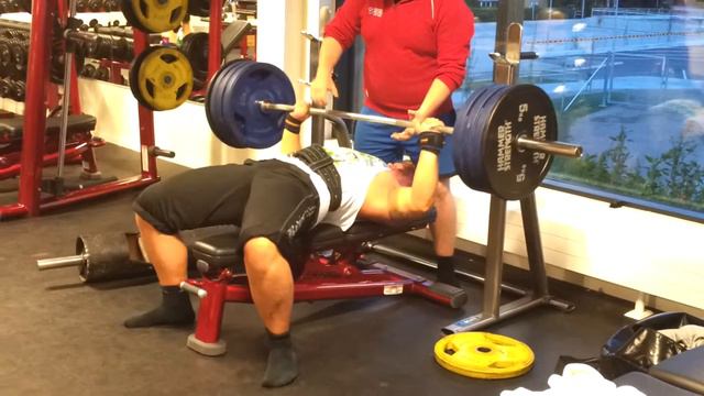 150 kg bänkpress. 330 lbs benchpress смотреть онлайн