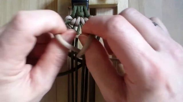 Браслет из паракорда Bush Viper смотреть онлайн