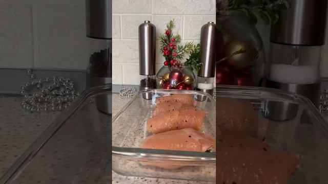 Куриные рулетики в духовке.#новогодний_стол #новогоднее_меню #рецептизкурицы смотреть онлайн