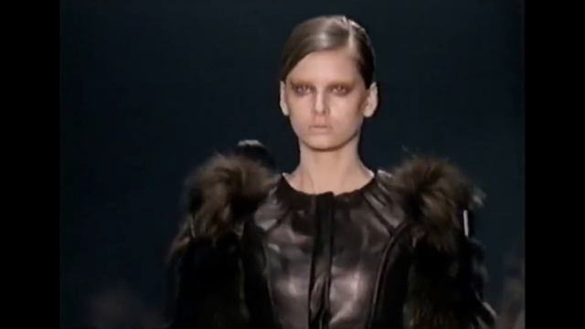 GUCCI FALL WINTER 2003 смотреть онлайн