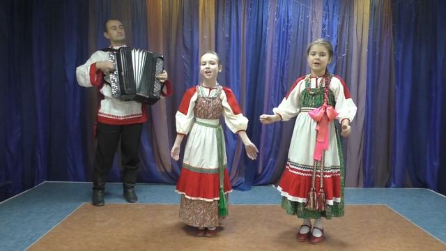 Уж мы шили ковёр - современная песня Мурманской области, Панина Маргарита и Родионова Дарья. смотреть онлайн