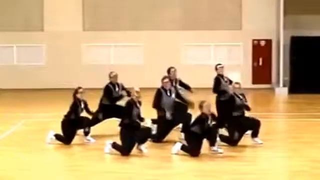 Отличный танец команды! смотреть онлайн