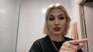 стало скучно поэтому побрилась налысо