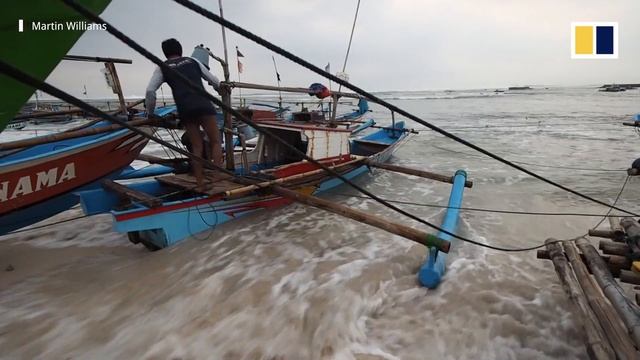 Waterfalls and surfing beaches make for a scenic trip to the Indonesian island of Java смотреть онлайн