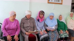 Женщины читают суры из Корана