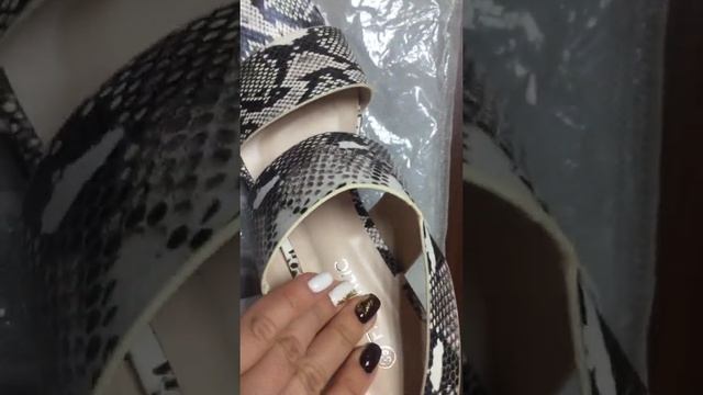 Женские босоножки со змеиным принтом смотреть онлайн