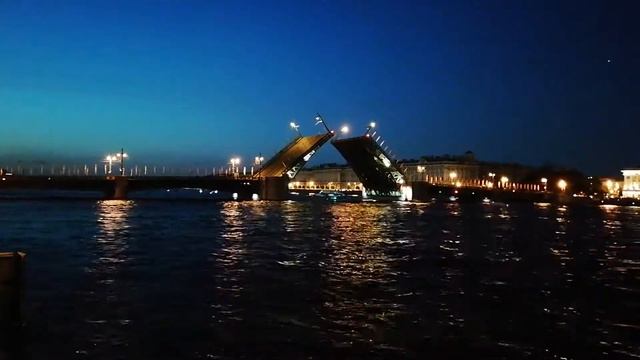 Развод Дворцового моста в Санкт-Петербурге. смотреть онлайн