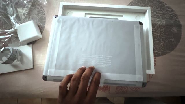 M2 MacBook Pro (silver) unboxing? | aesthetic ✨ смотреть онлайн