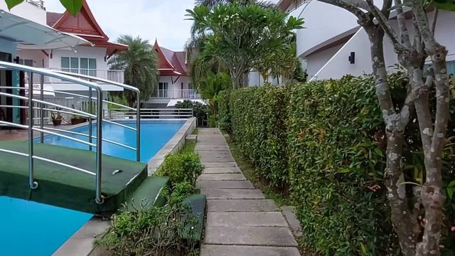 Территория отеля Phunawa resort Пхукет. смотреть онлайн