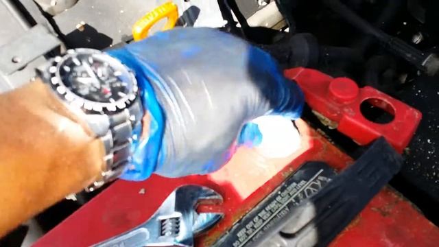 Replacing battery terminals on 2003 Kia Sorento. смотреть онлайн
