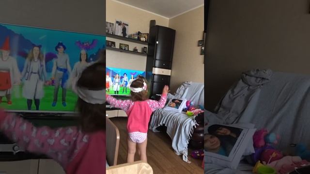 Детские развивающие игры Детские развивающие песенки, Танец Акул , семья акул Baby Shark спешное