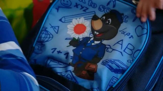 Волонтёры развозят подарки школьникам из малоимущих семей смотреть онлайн