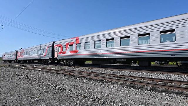 Тепловоз ТЭП70-0450 с пассажирским поездом №654Я Воркута — Лабытнанги (станция Елецкая, Респ.Коми) смотреть онлайн