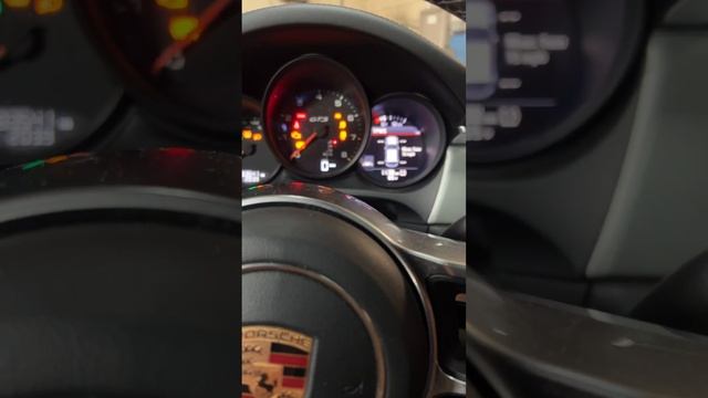 2017 Porsche Macan TPMS light tire change indicator. смотреть онлайн
