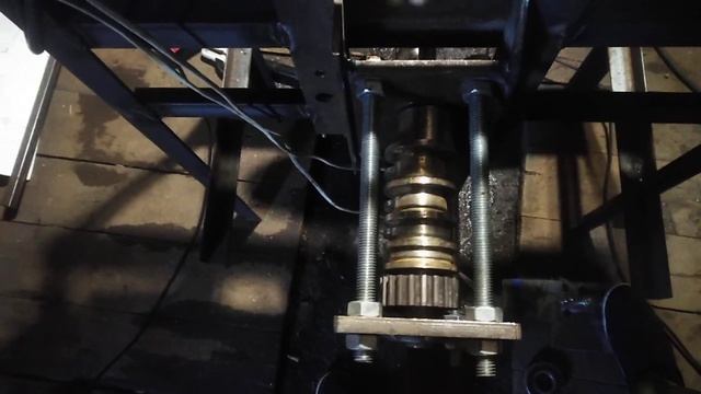 Сделал станок для «холодной ковки» из редуктора мотоблока, с электроприводом своими руками. смотреть онлайн