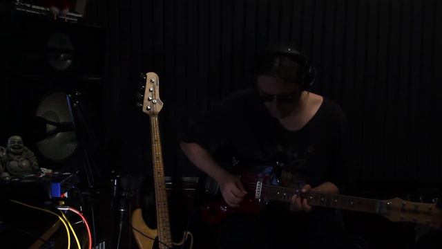 Вася (Браво кавер) на советской электрогитаре Эглава-2 (Роден) смотреть онлайн