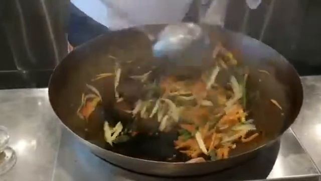 ??Лапша с говядиной на воке. смотреть онлайн