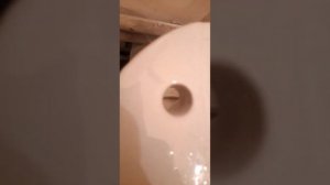 Унитаз побежал. Трещина