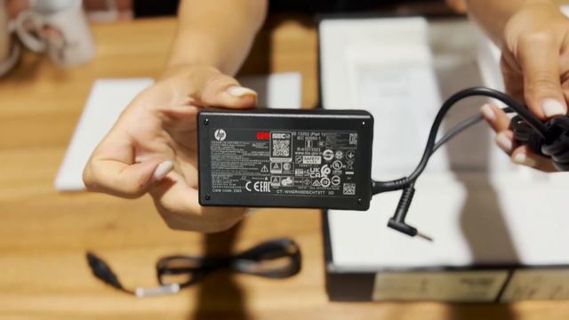 آنباکسینگ لپتاپ HP Envy X360 2-In-1 Laptop 14-es0013dx смотреть онлайн