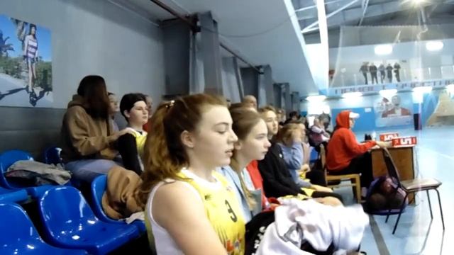 У П.Ивановой /вверху/-новая прическа, но не игра! смотреть онлайн