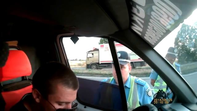 18+ Вот так нужно разговаривать с ГАИшником смотреть онлайн
