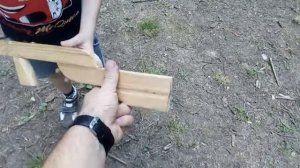 Какой получился самоделный арбалет из композитной арматуры и хлама.