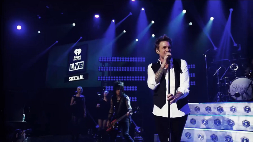 Sixx: A. M. - Stars (Official Live Video) смотреть онлайн