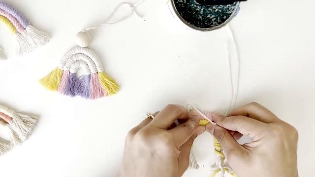 DIY Mini Macrame Rainbow | Macrame car charm | diy macrame keychain | Nursery decor смотреть онлайн