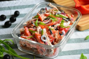 Салат "Вельможа": готовиться быстро, просто и не нужно ждать когда пропитается