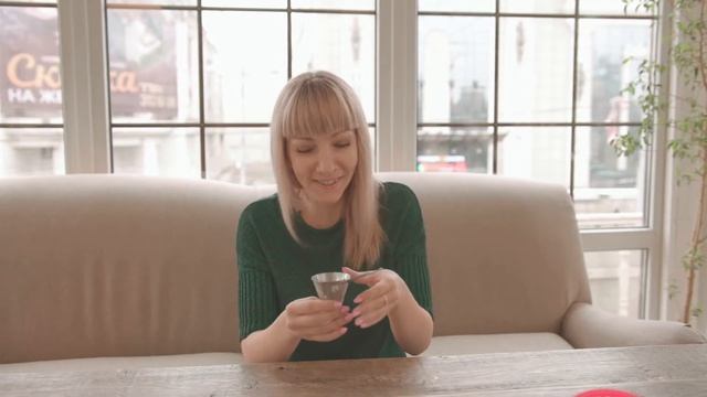 Поздравляем мужчин с 23 февраля! Что это? Мужские "штучки" в руках у женщин смотреть онлайн