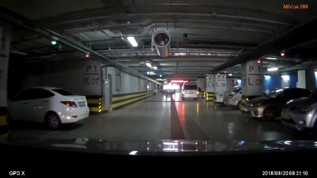 Крытая парковка на ЖД вокзале Нурлы Жол в Астане смотреть онлайн