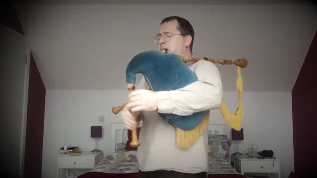 Two gaita tunes, Valsa Para Joao and Dancing Around The Mast смотреть онлайн