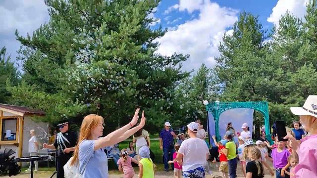 Шоу мыльных пузырей в Доброграде Ковров 22. 07. 2023 год смотреть онлайн