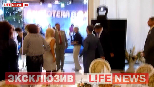 Медведев танцует. Все на выборы! смотреть онлайн