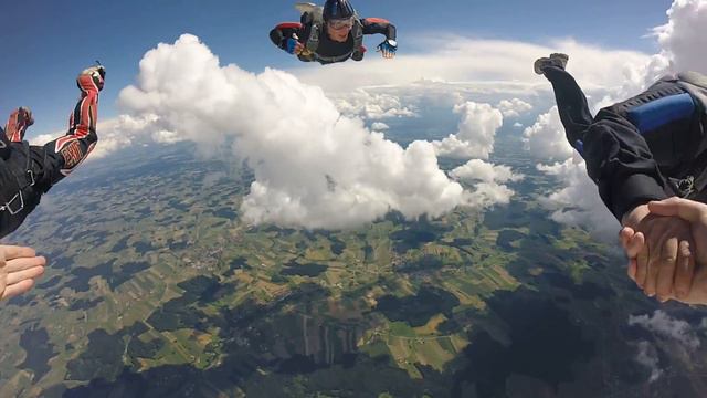 Gunther's 4 Way Birthday Jump смотреть онлайн