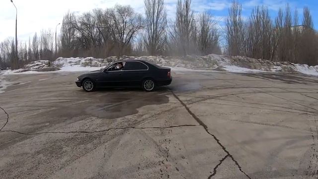 ЛЮДИ И БМВ - Бессмертный БУМЕР Обзор BMW E39 Отзыв владельца смотреть онлайн