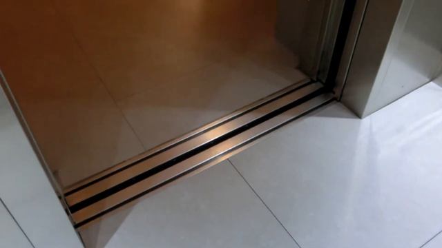 ThyssenKrupp MRL Traction Elevator @Doha Hamad Airport Lounge, Qatar смотреть онлайн