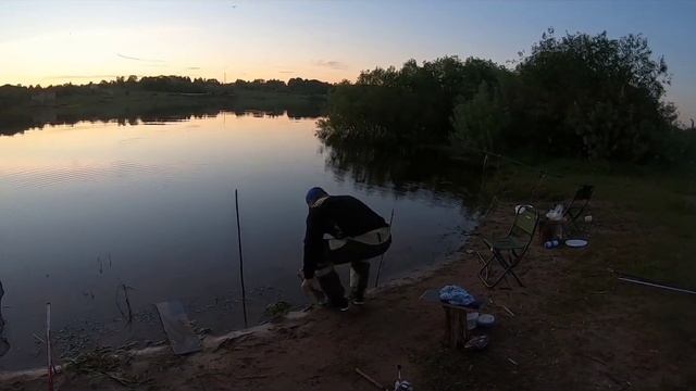 Рыбалка с берега на фидер. Река Волхов. #Vladimir_ribachok #рыбалкасберега #фидер #лещ смотреть онлайн