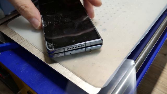 Samsung Fold 4 - Заклеено так, что лучше не лезть. Сломал экран ?/ Fold 4 Glass Replacement Failed!