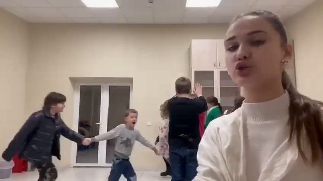 Музыкальная игра с детьми «Золотые ворота». смотреть онлайн
