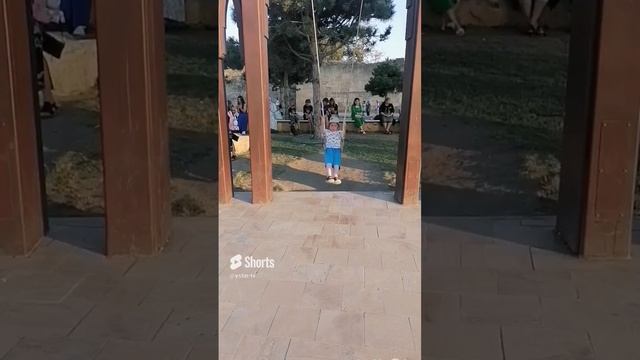 Устин качается на качелях в Дербенте. #shorts смотреть онлайн