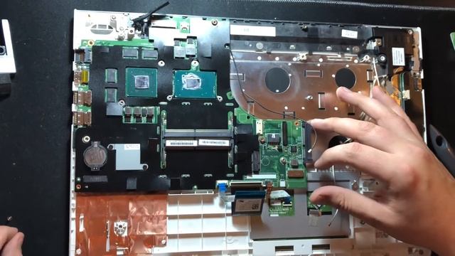 Lenovo IdeaPad 700 - 15isk полная и необычная разборка смотреть онлайн